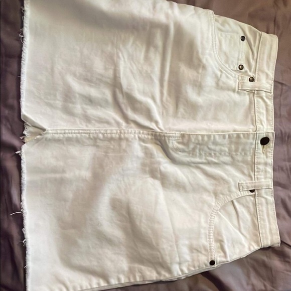 ✨HOST PICK✨ Pretty Little Thing White Denim Skirt - Picture 2 of 2